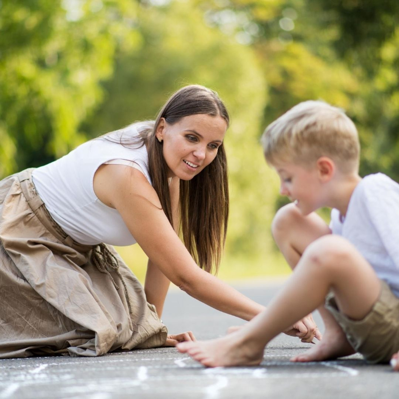play hopscotch 